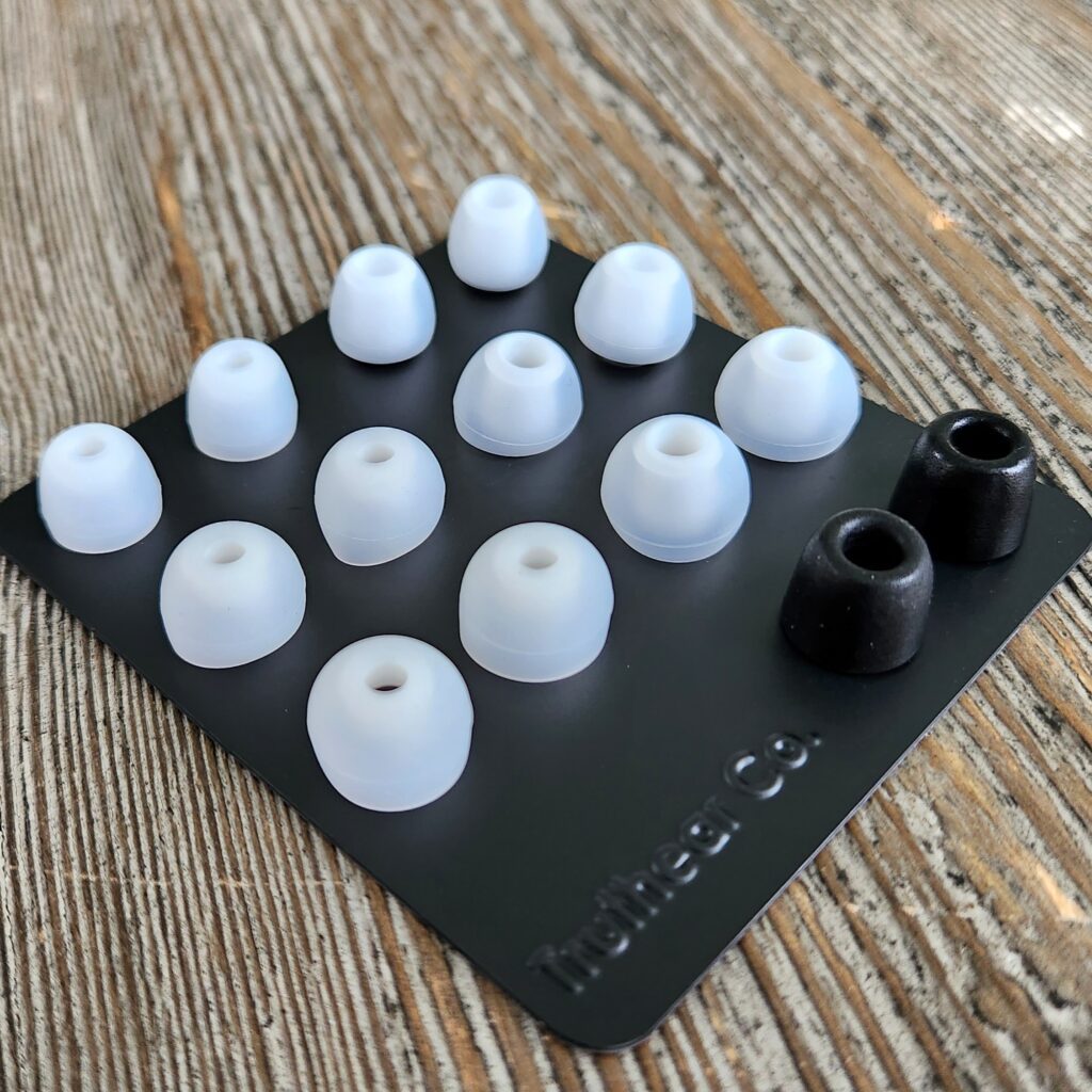 This picture shows the included eartips with the Truthear Hexa This picture shows the Truthear Hexa included eartips