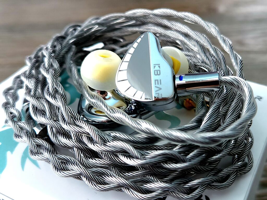 KBear Qinglong with KBear Chord cable attached and KBear 07 tips