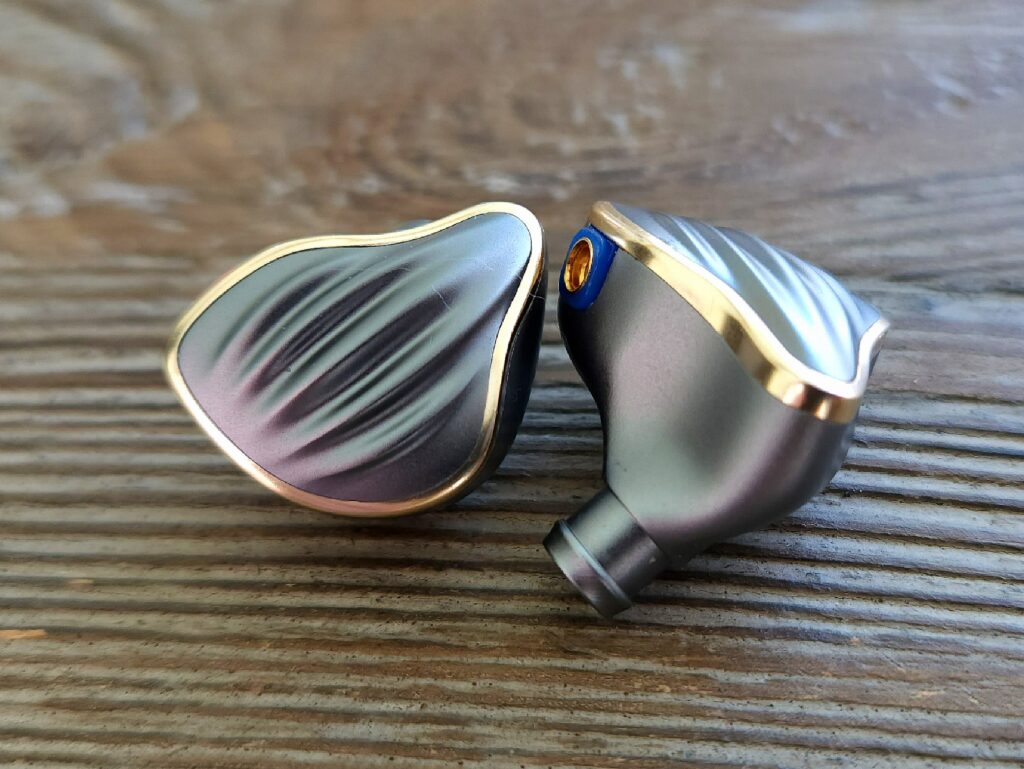 Comparison with the Fiio FH5