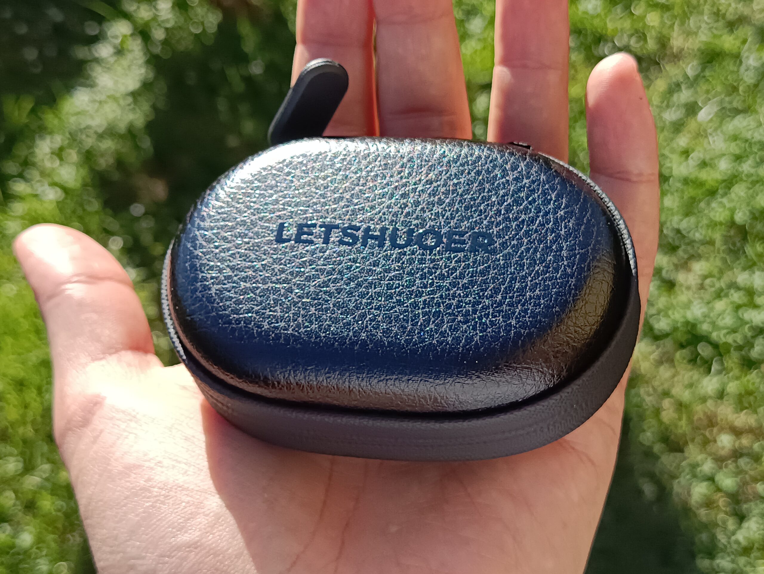 Case on hand Letshuoer S12 Pro