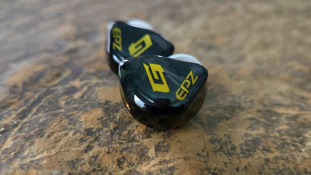 G10