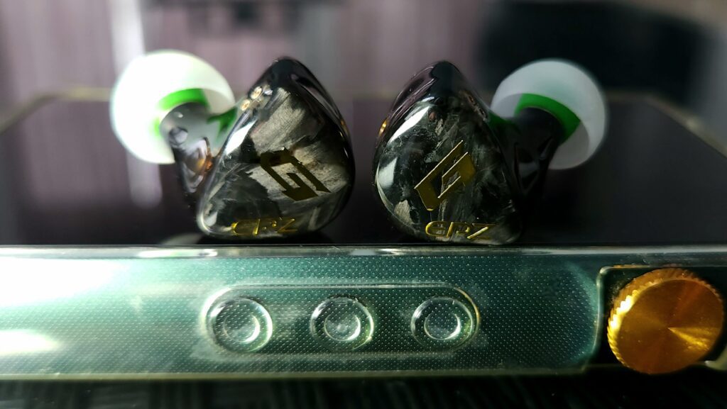 G10