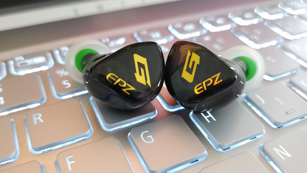 G10