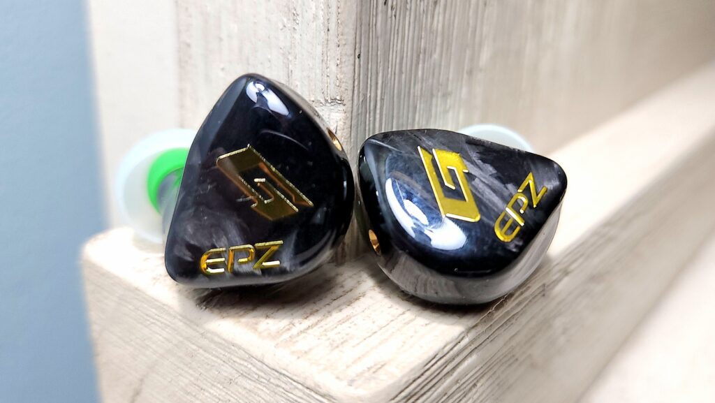 G10