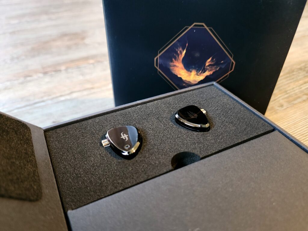 EM6L Unboxing