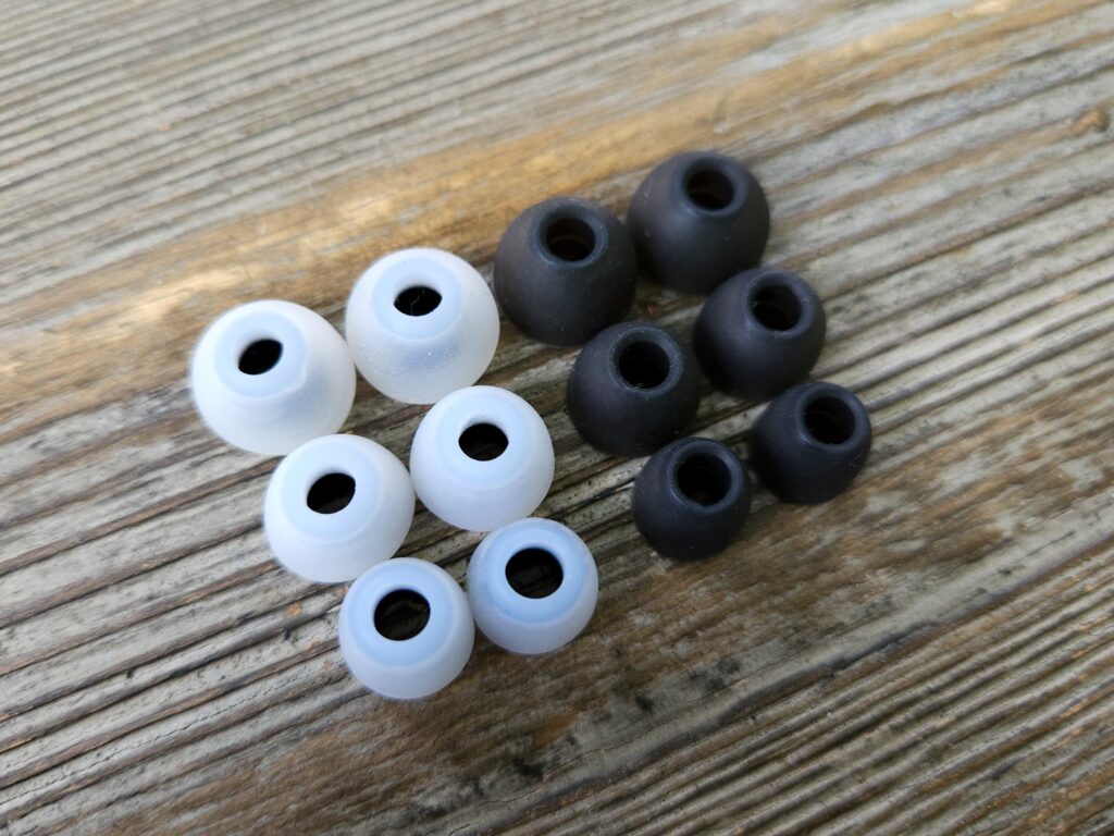 S08 Eartips