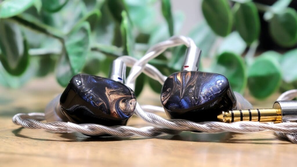 The KBear Chord cable attached to the ivipQ IQ-14