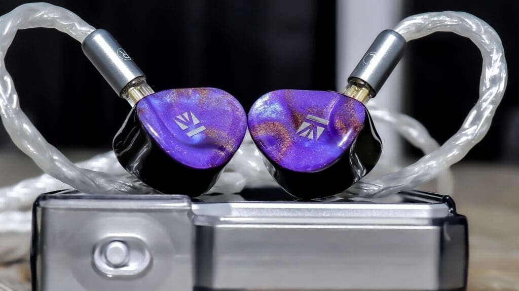 The KBear KB02 iem and the Hiby R4