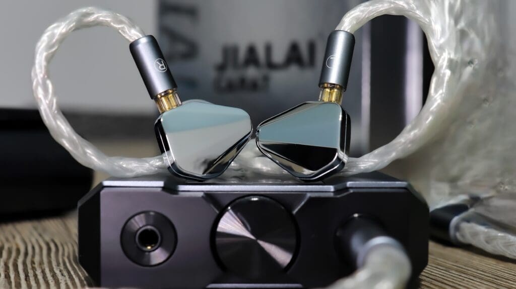 The Jialai Carat attahced to the Fiio Q15