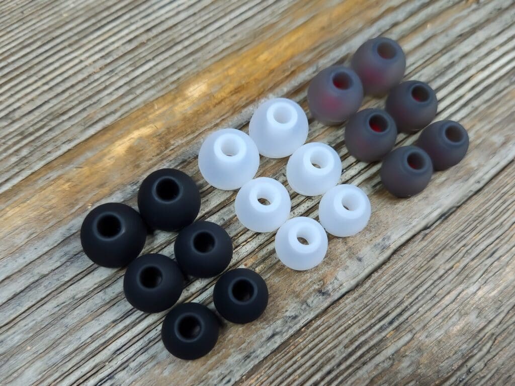 Nine pairs of eartips which come in the Airoso package