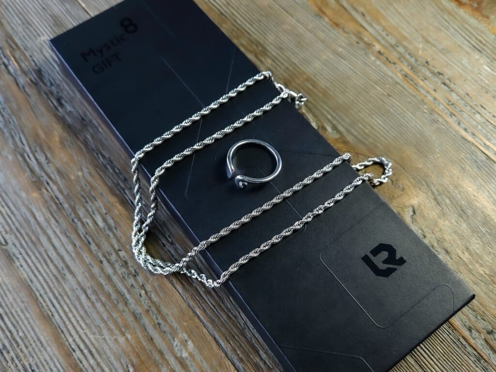 Jewelry that comes with the Letshuoer Mystic 8