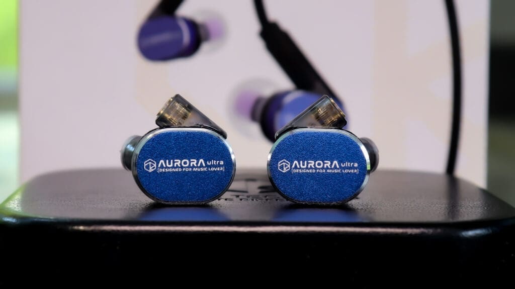 The Aurora Ultra carrying case and the Aurora Ultra