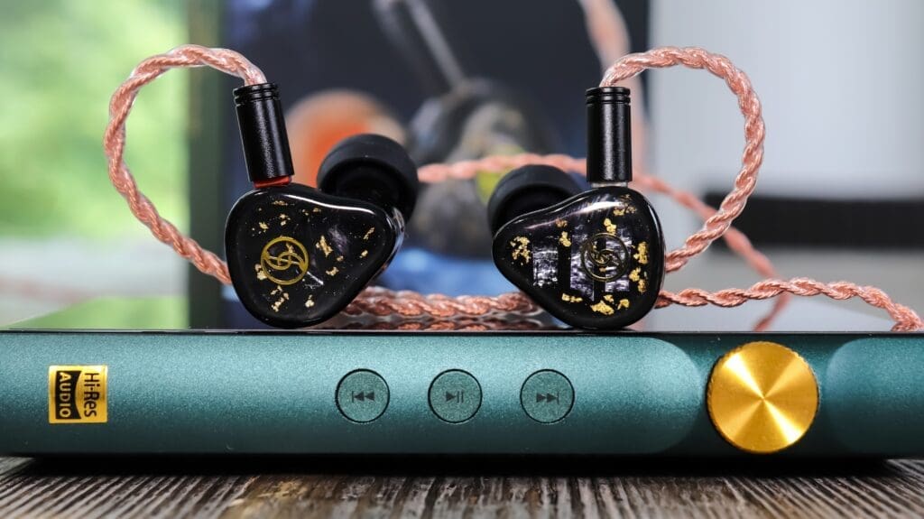 The iBasso DX240 and the CE6T