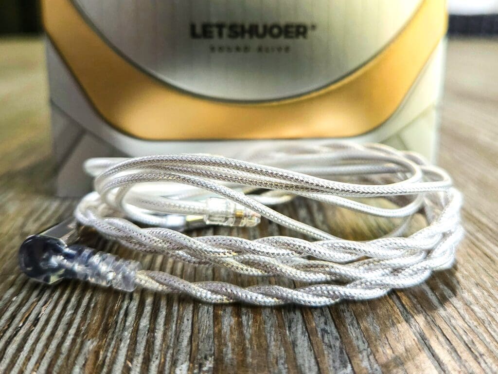 The Letshuoer DX1 cable