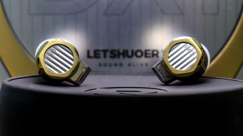 Letshuoer DX1 under the light