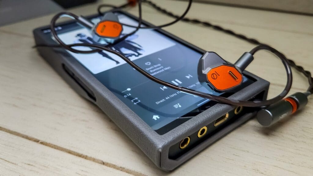 The Hiby Yacht 10 attached to the Hiby R6 Pro II 2025