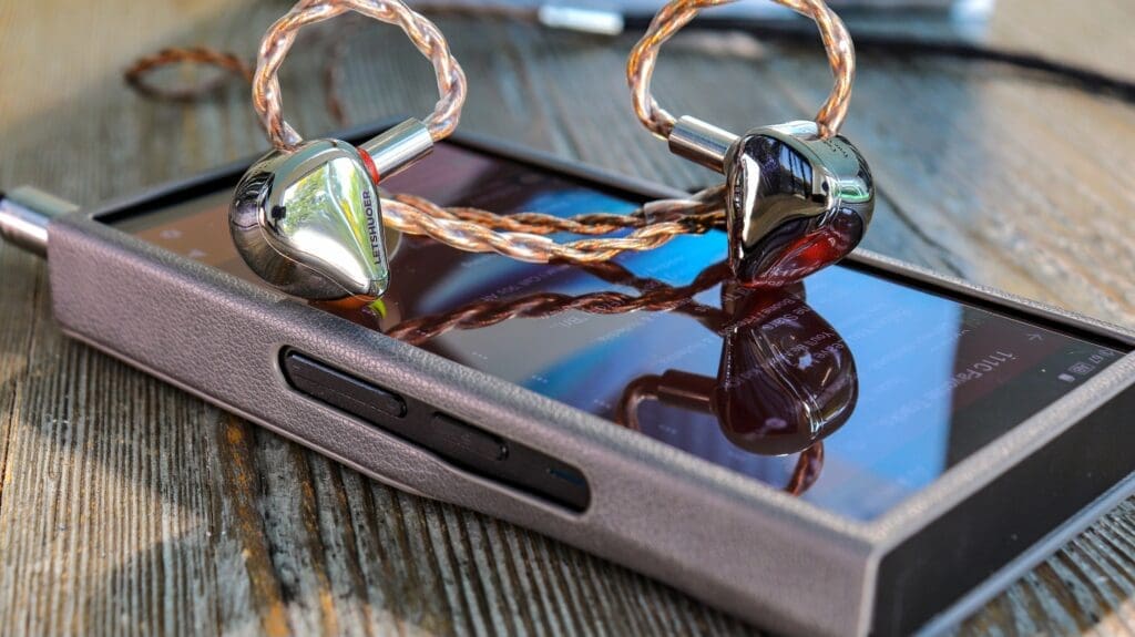 The Letshuoer Cadenza 12 attached to the Hiby R6 Pro II 2025