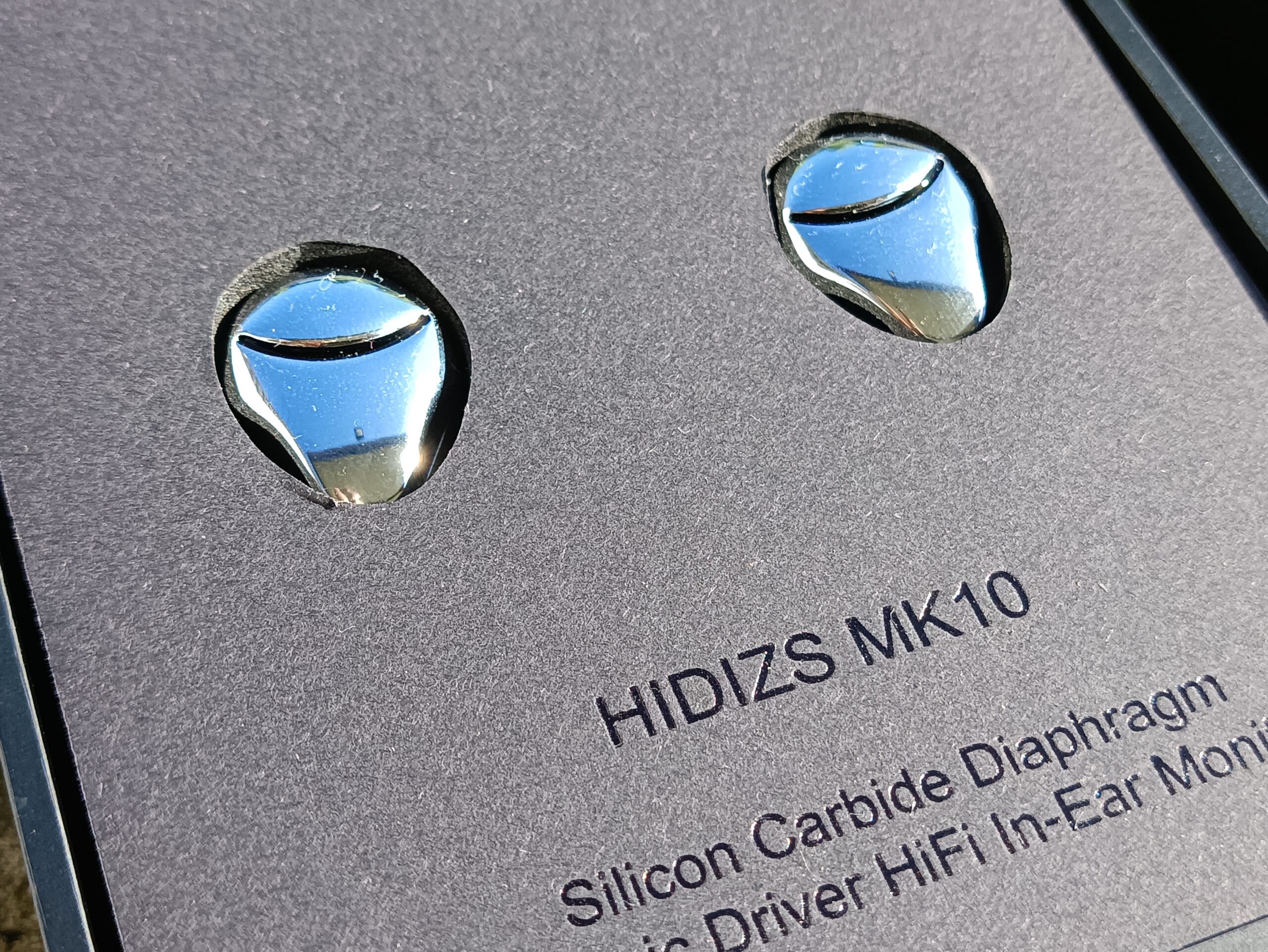 Hidizs Mk10 ArcSonics
Cons:
Shell material isn’t super light (more Simgot-like)
Treble can reach some peaks occasionally
No modular cable