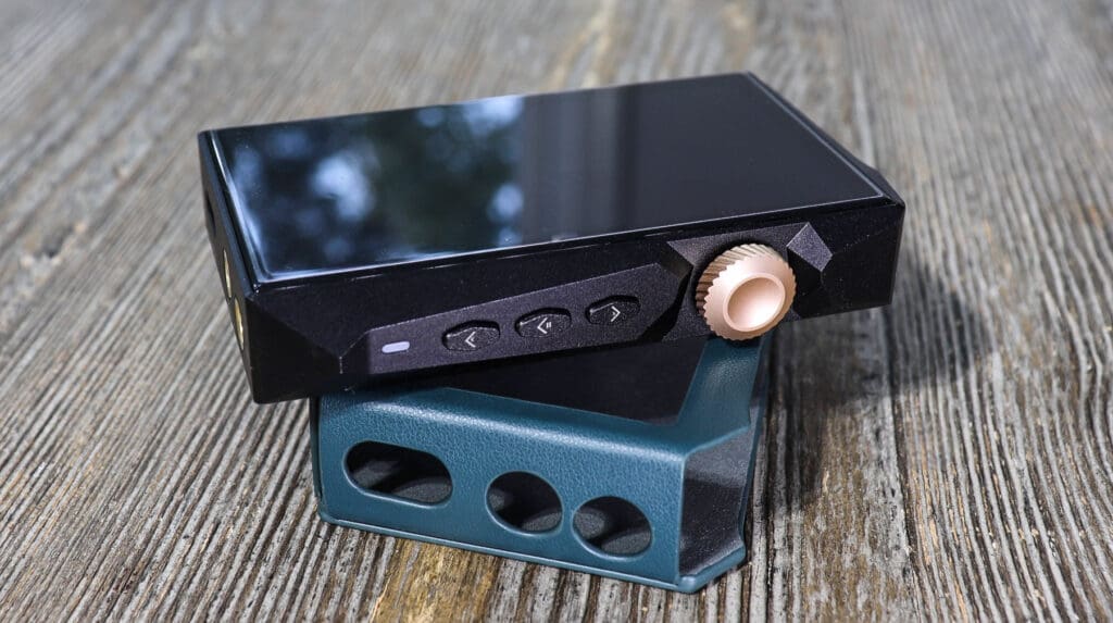 Hidizs AP80 Pro Max and case