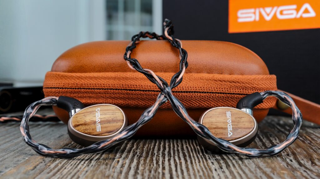 The Sivga Nightingale Pro & its carrying case