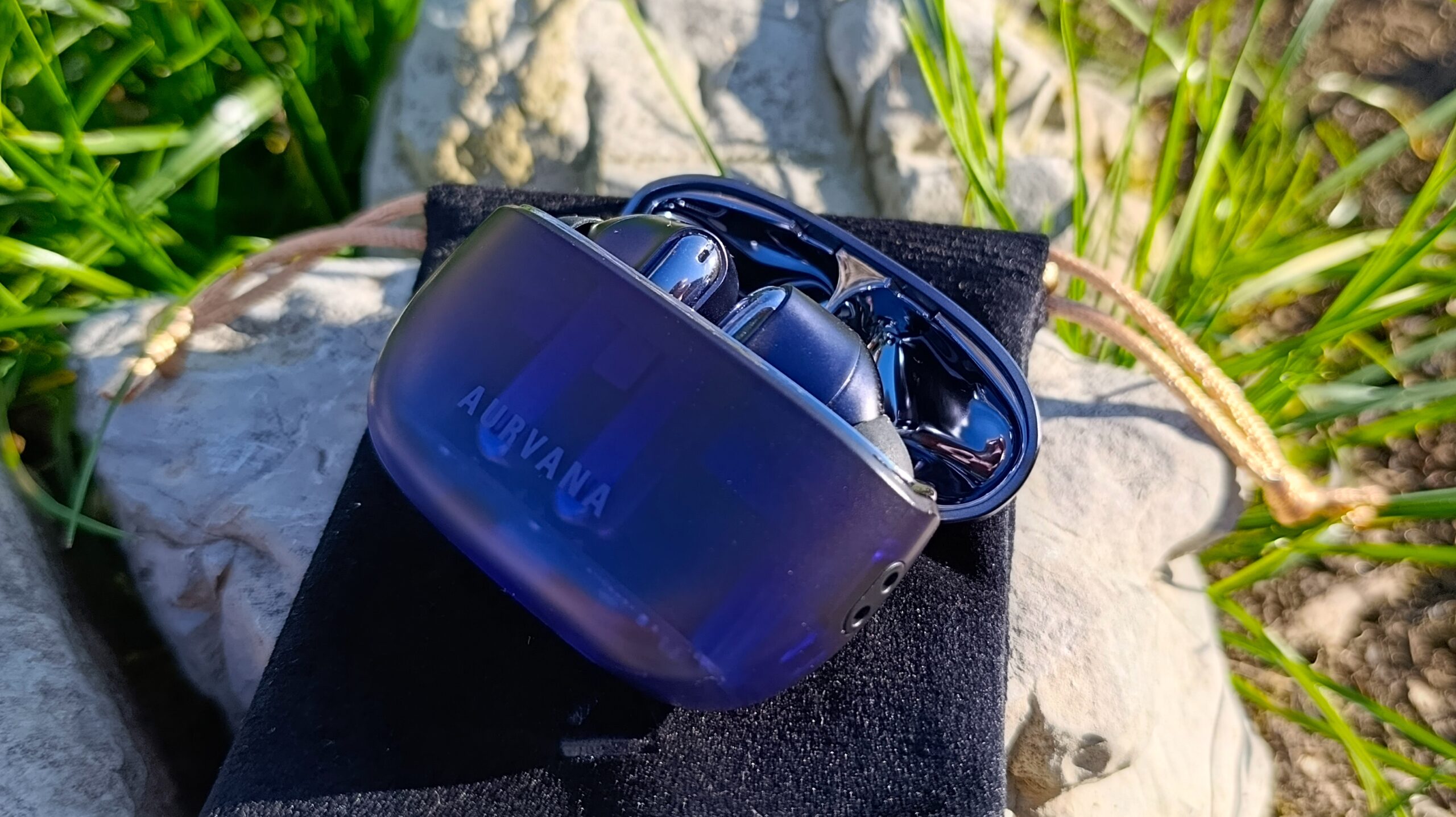 Creative Aurvana Ace 3 Open case