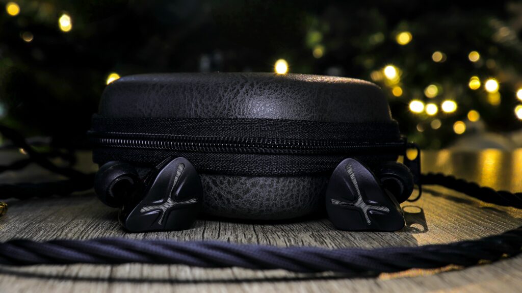 The Intuaura Impact and its carrying case