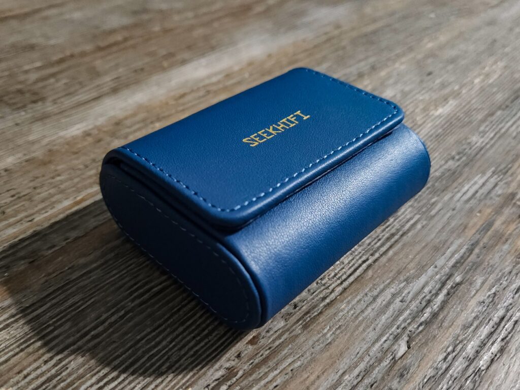 The SeekHifi S2 carrying case