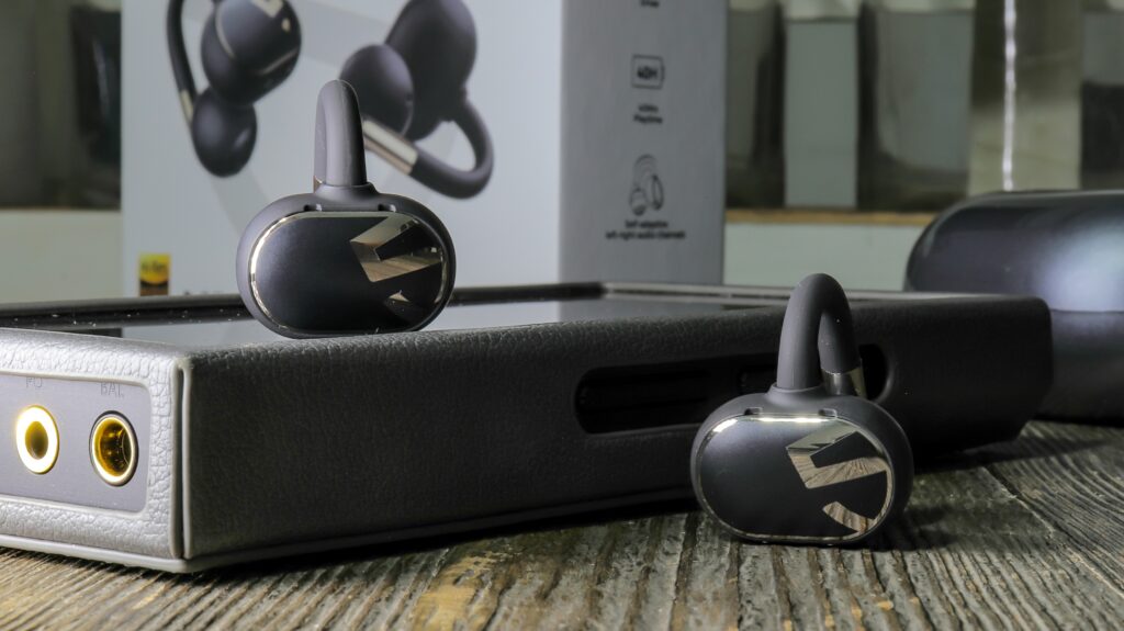 The Soundpeats Clip1 and the Hiby R6 Pro II 2025