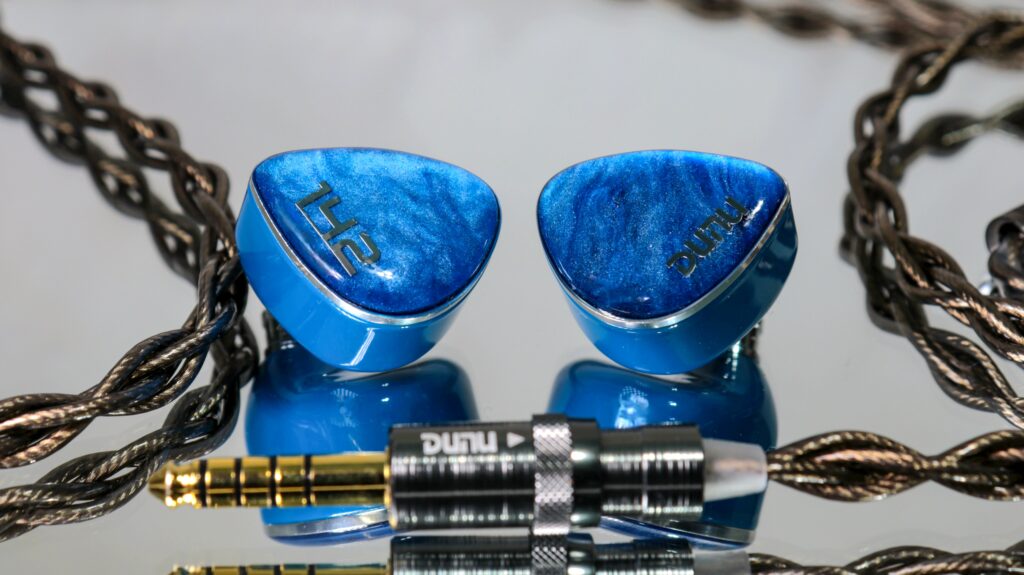 Dunu DN142 mirrored image