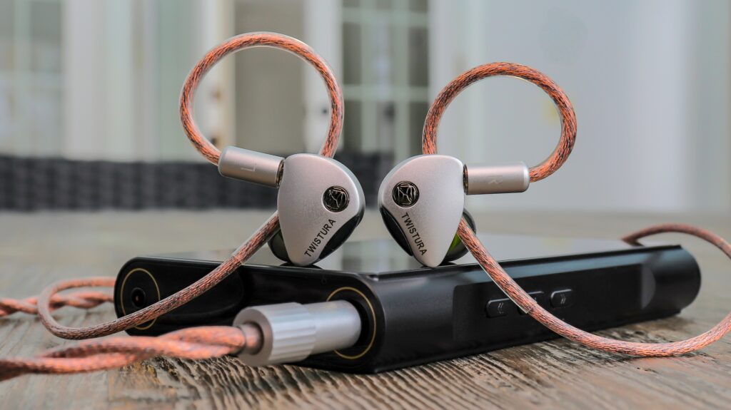 The Shanling M6 Ultra and the Twistura WoodNote