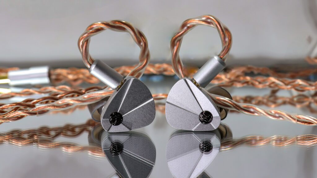 Twistura Beta mirrored image