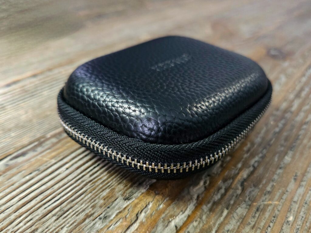 Kefine Arnar carrying case