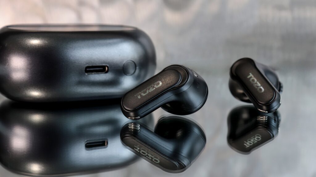 Tozo NC20 Pro mirrored image
