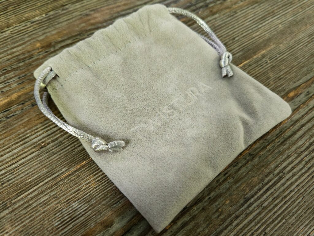 Twistura Delta carrying pouch