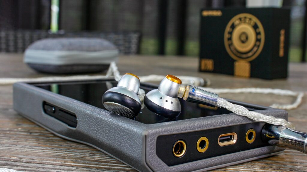 The Hiby R6 Pro II 2025 and the Sivga M260